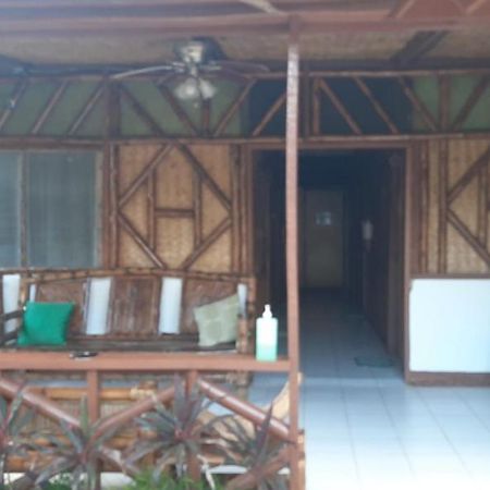 Lilys Guesthouse Coron Exterior photo