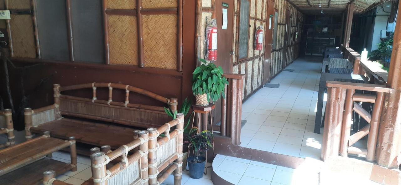 Lilys Guesthouse Coron Exterior photo